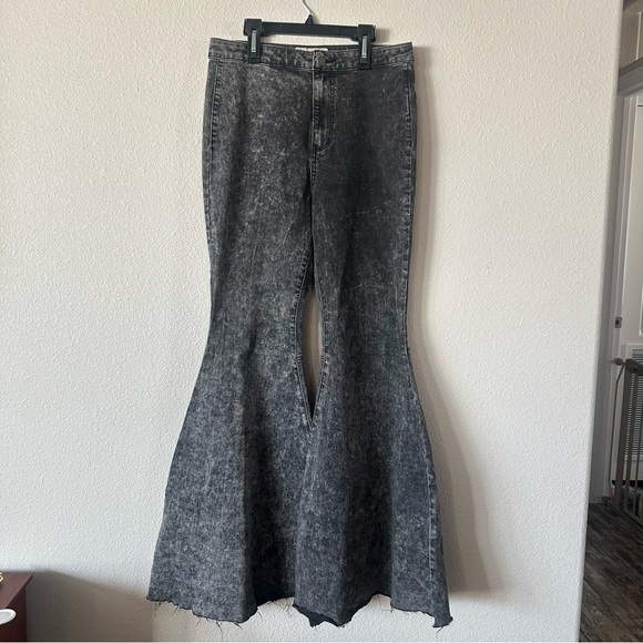 We The Free People Just Float On High Rise Flare Jeans - Picture 4 of 14